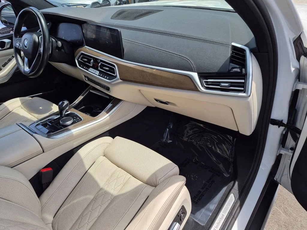 Used 2021 White BMW sDrive40i image 10