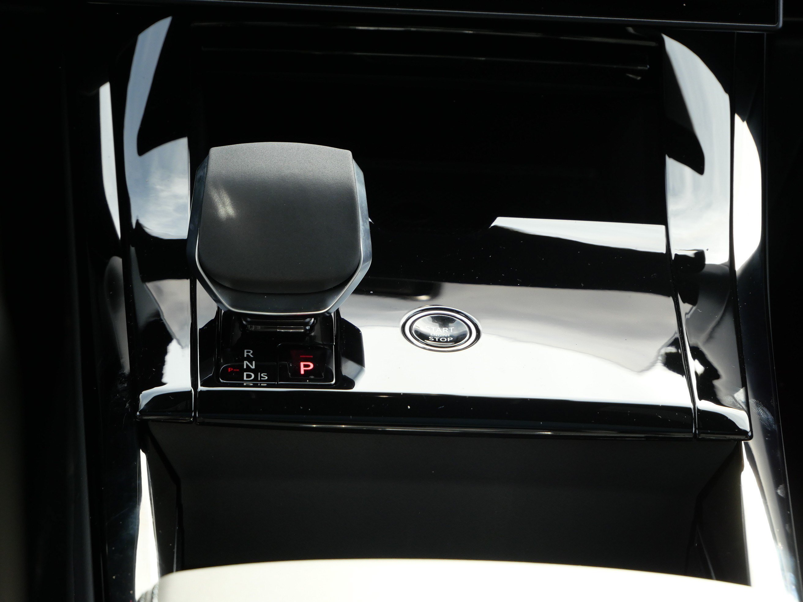 New 2027 Santorini Black LAND ROVER SE image 20
