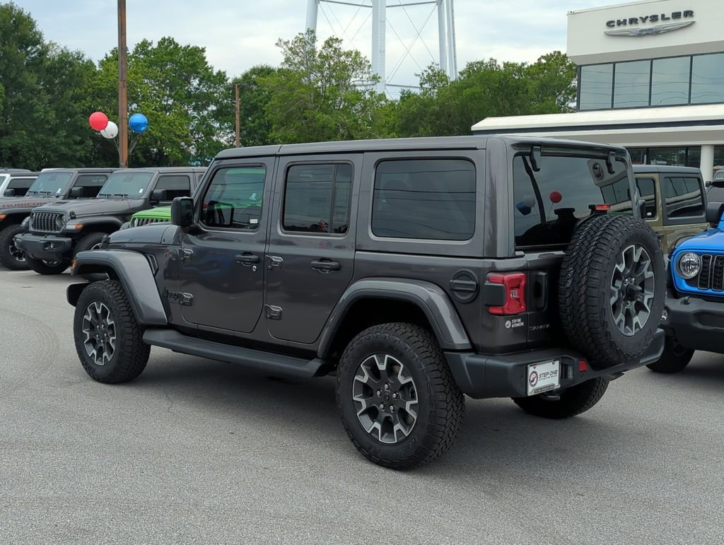 New 2026 Granite Crystal Metallic Clear-Coat Exterior Paint Jeep Sahara image 5