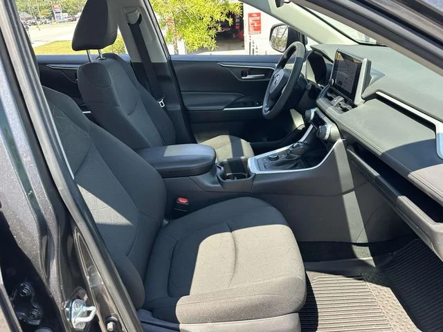 2023 Toyota RAV4 XLE - Photo 14