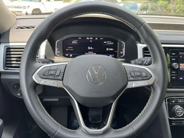 Used 2023 Silver Volkswagen 3.6L V6 SE w/Technology image 18