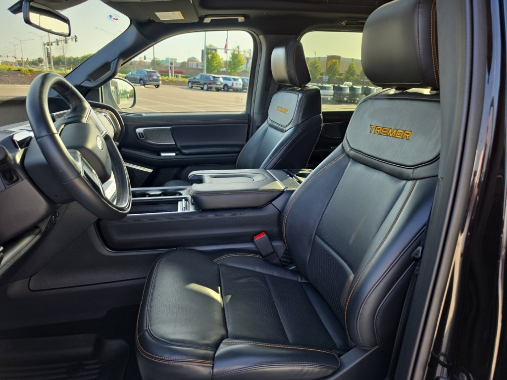 Used 2025  Ford Tremor image 11