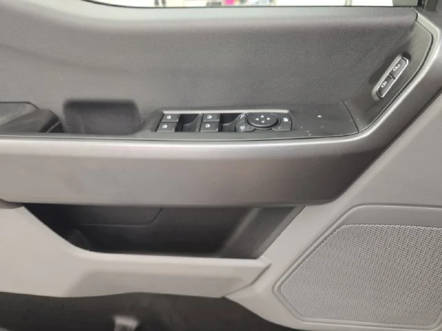 New 2027 Oxford White Ford F-350® XLT image 39