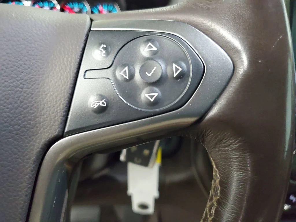 Used 2018 IRIDESCENT PEARL TRICOAT Chevrolet LTZ image 15