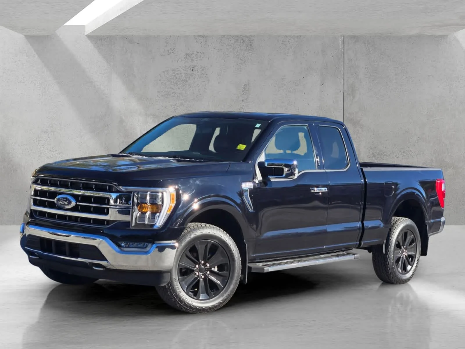 Used 2021  Ford XL image 8