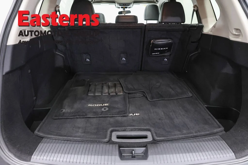 Used 2023 White Nissan SV image 9
