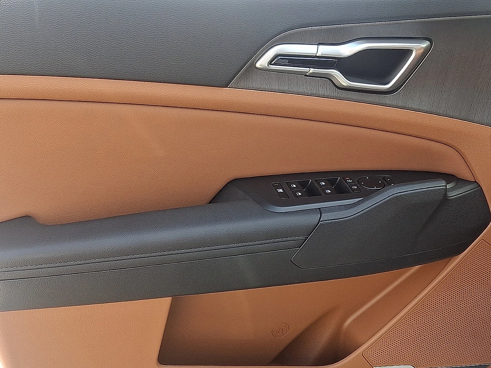 New 2027 White Kia X-Line image 14