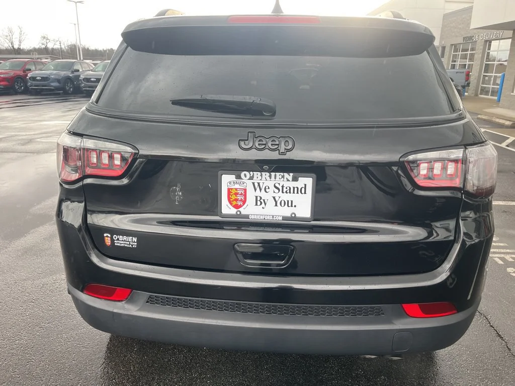 Used 2021 Diamond Black Jeep Latitude image 4
