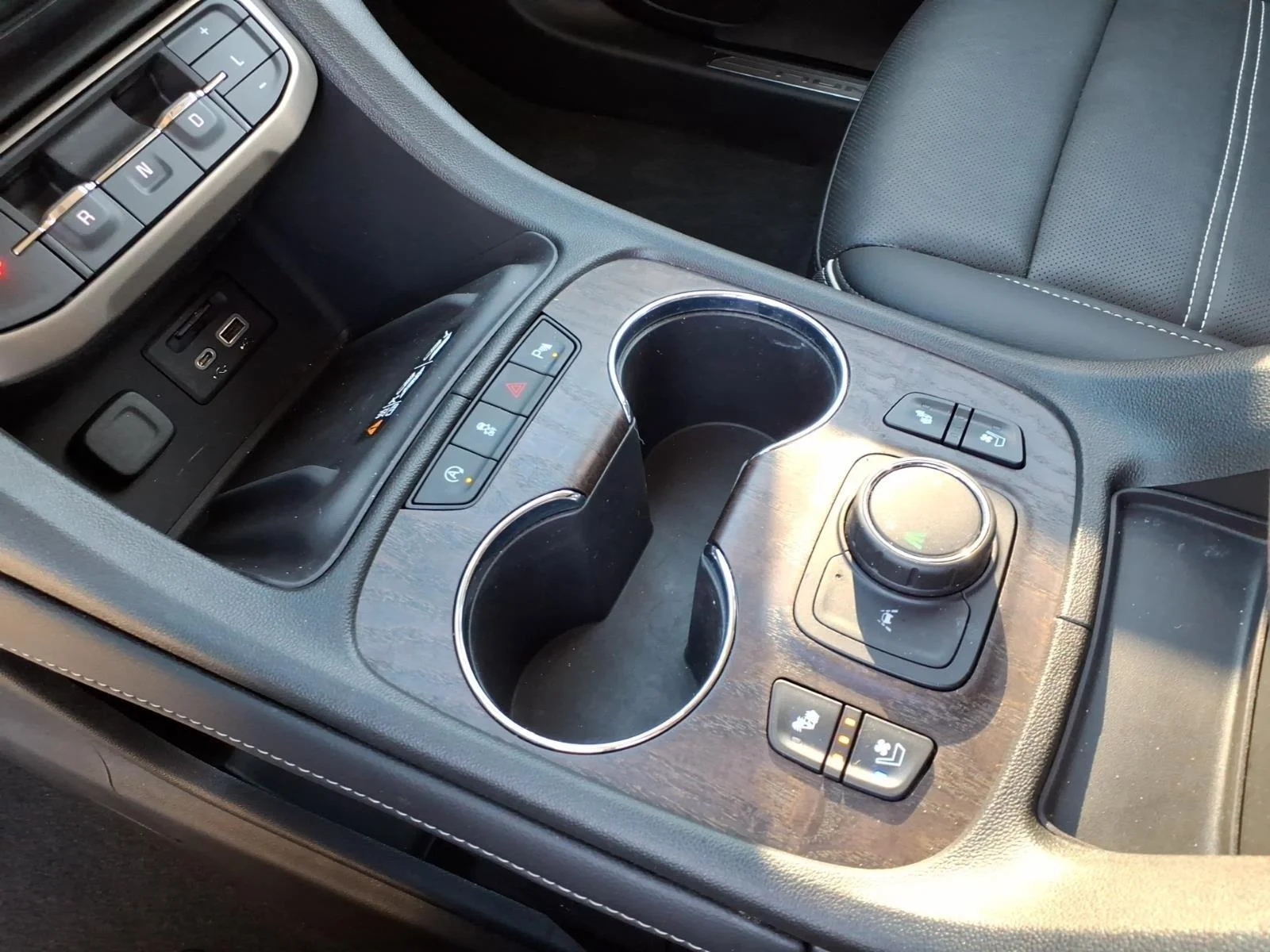 Used 2023 Summit White GMC Denali image 6