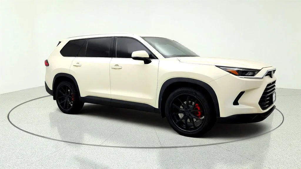 Used 2024 Coastal Cream Toyota XLE AWD w/ Tow Hitch image 3