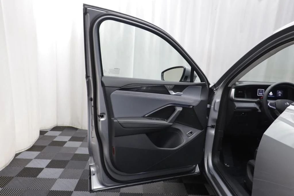 New 2026 Silver Volkswagen 2.0T SE image 5