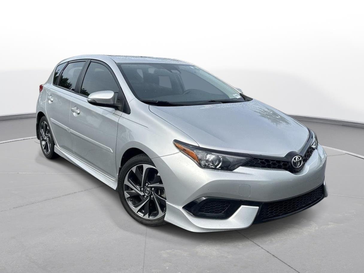 Used 2017 Classic Silver Metallic Toyota Base image 4