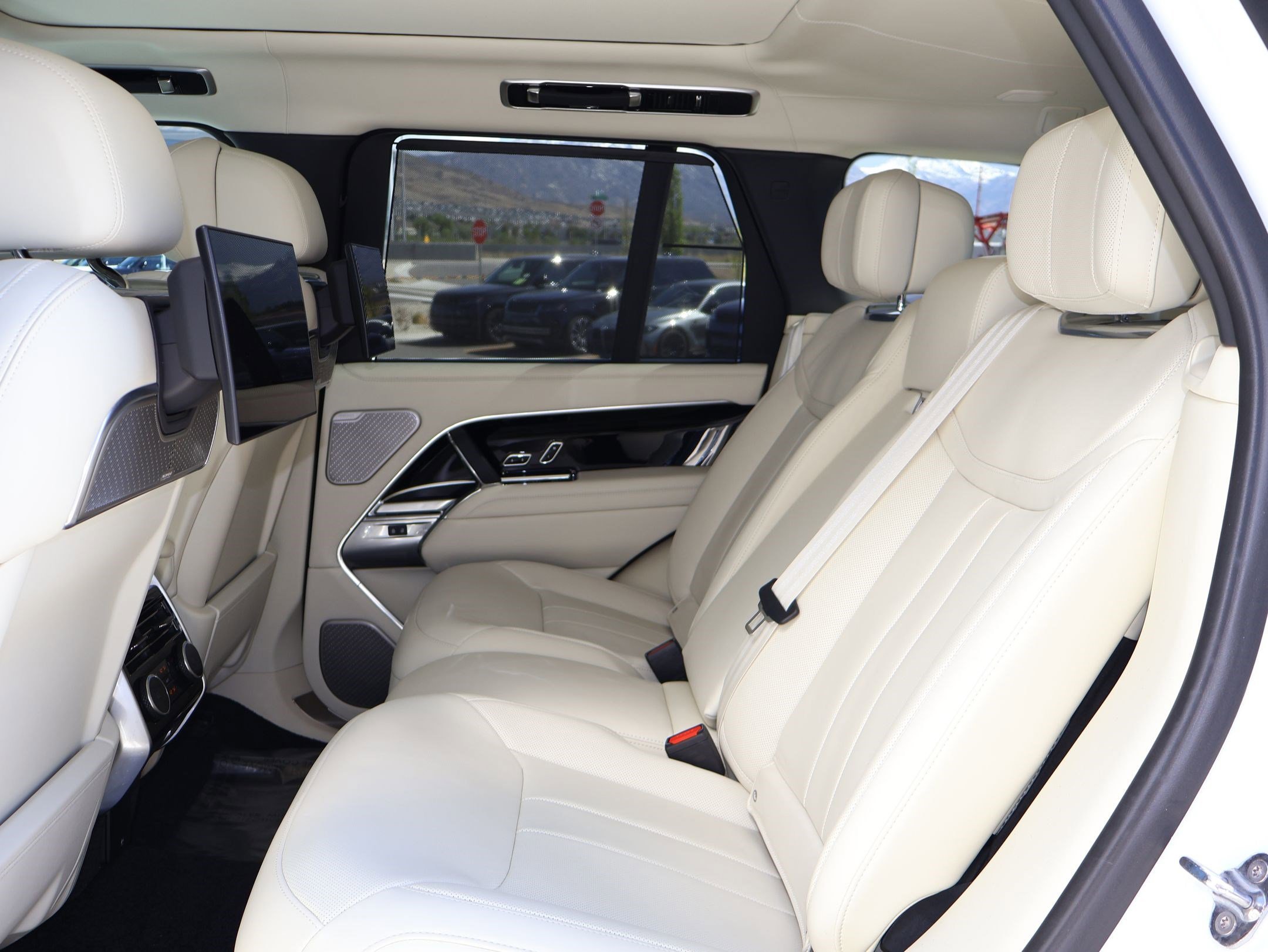 Certified Used 2025 Fuji White Land Rover Autobiography image 25