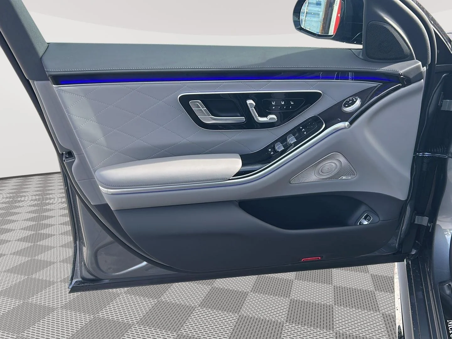 New 2026 Selenite Grey Metallic Mercedes-Benz S 580 image 12