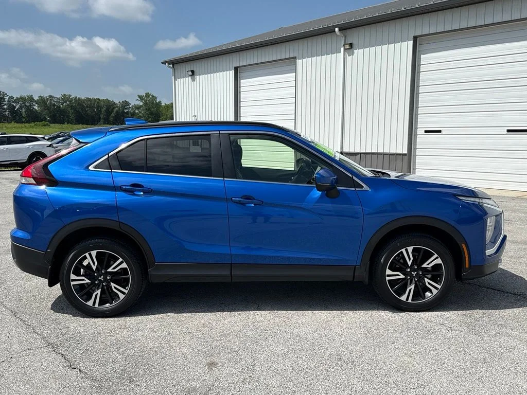 Used 2024 Blue Mitsubishi SE image 9