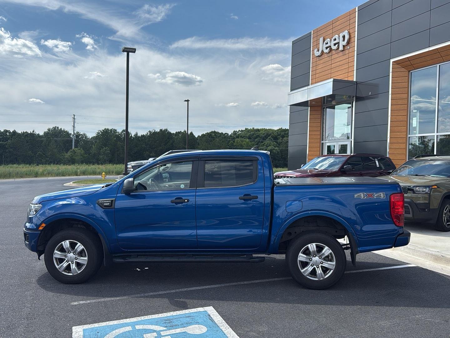 Used 2019  FORD  image 8