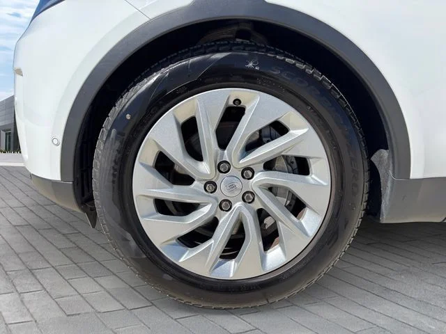 Used 2025  Land Rover S image 10