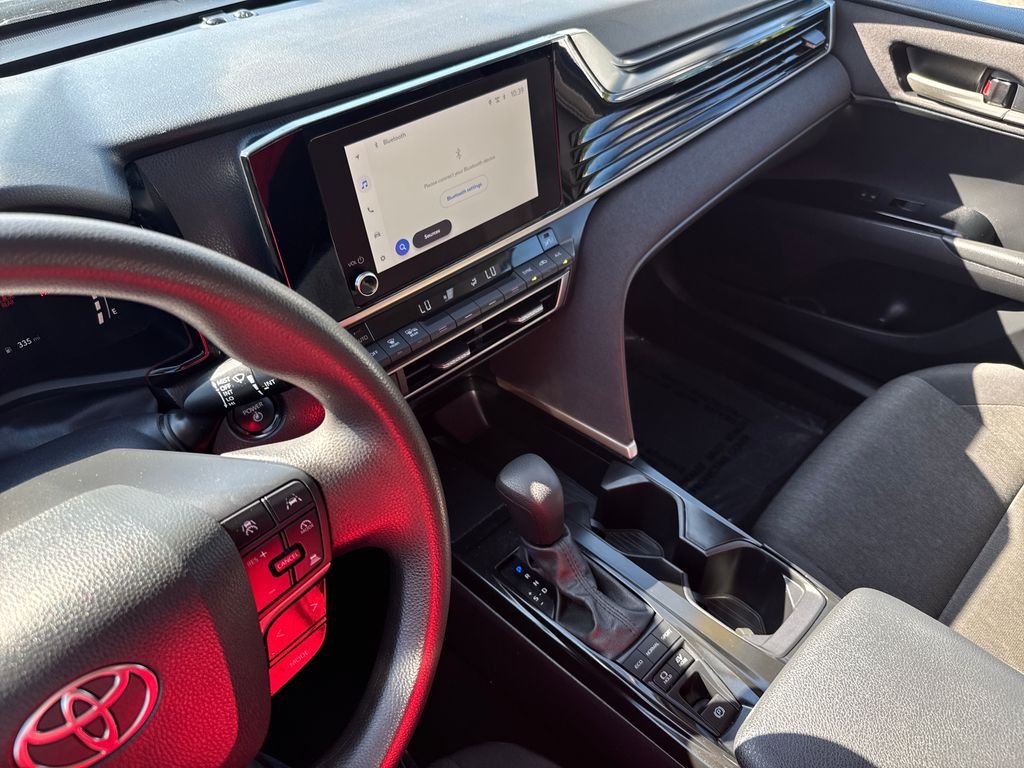 Used 2025 White Toyota LE image 21