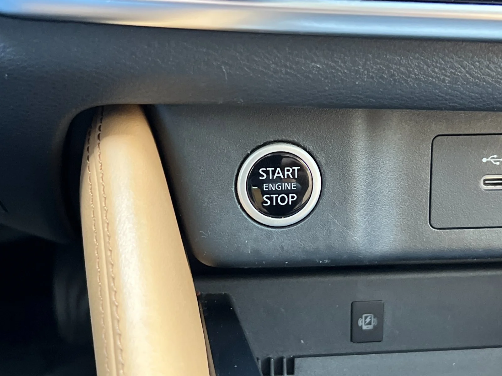 Used 2023 Pearl White Tricoat Nissan Platinum image 22