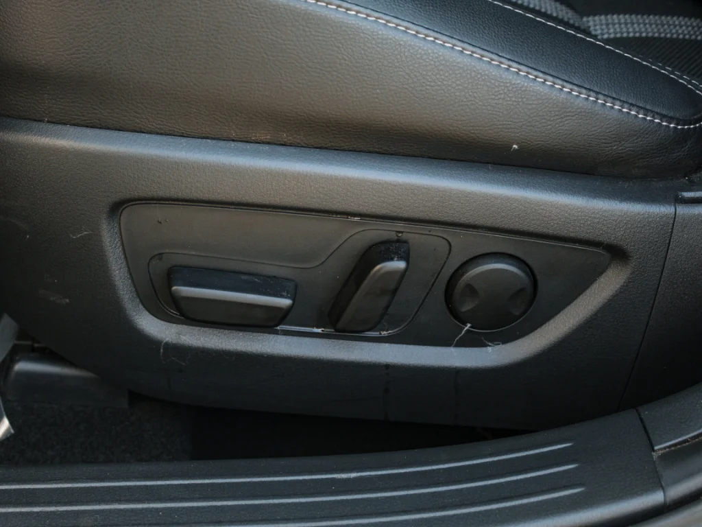 Used 2026 Wind Chill Pearl Mazda Premium image 10
