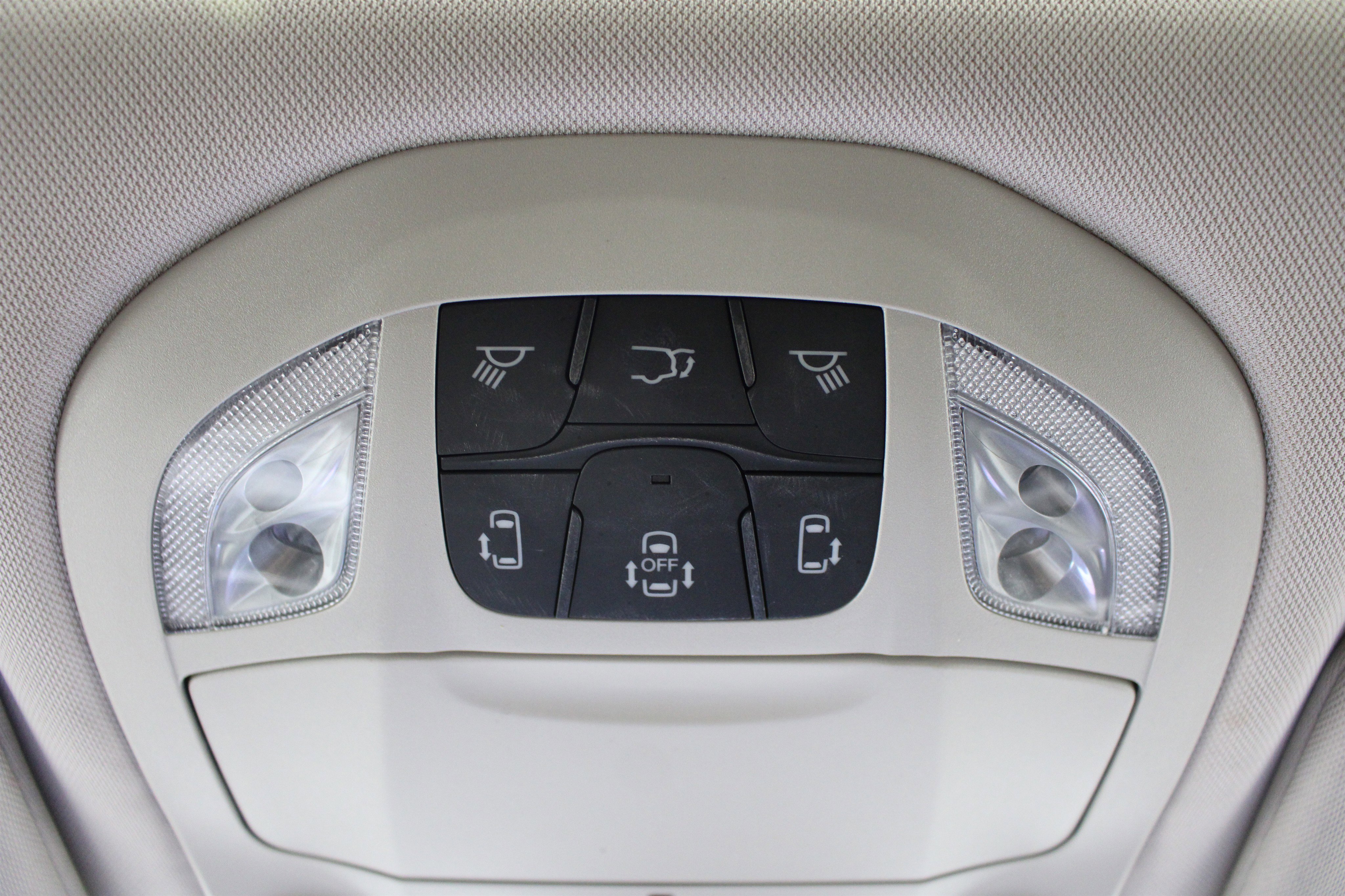 Used 2023 Bright White Clearcoat Chrysler Limited image 18