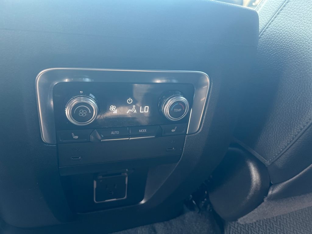 Used 2025 Silver GMC Denali image 25