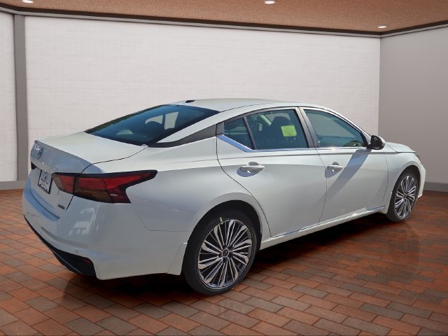 New 2026 White Nissan 2.5 SV image 3
