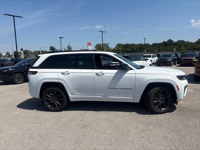 New 2026 Bright White Clear-Coat Exterior Paint Jeep Limited Reserve image 11