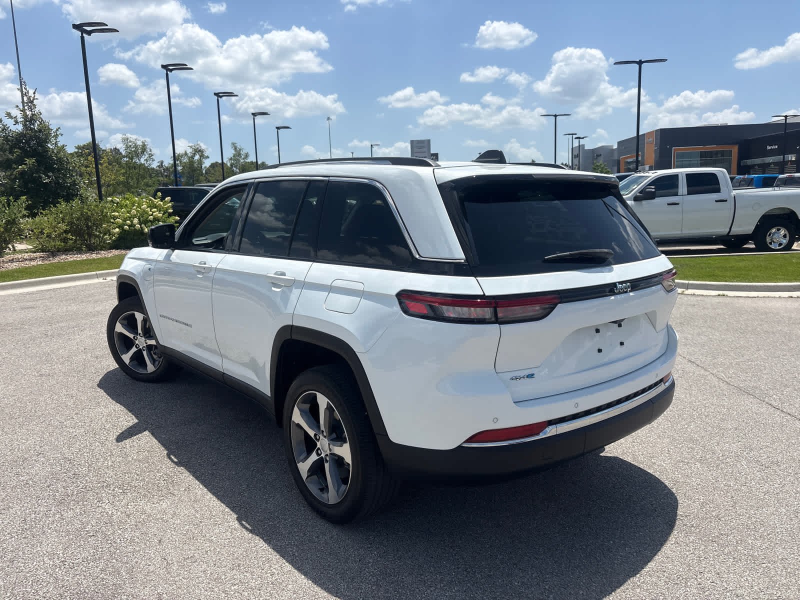 Used 2022 Bright White Clearcoat Jeep  image 8