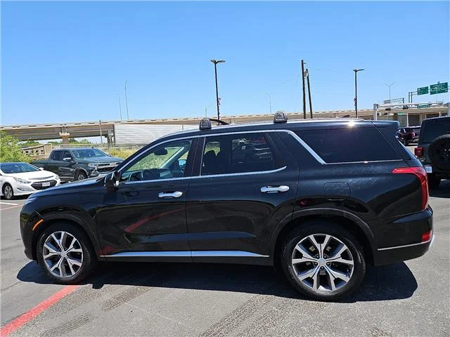 Used 2022 Black Hyundai SEL Front-Wheel Drive image 2