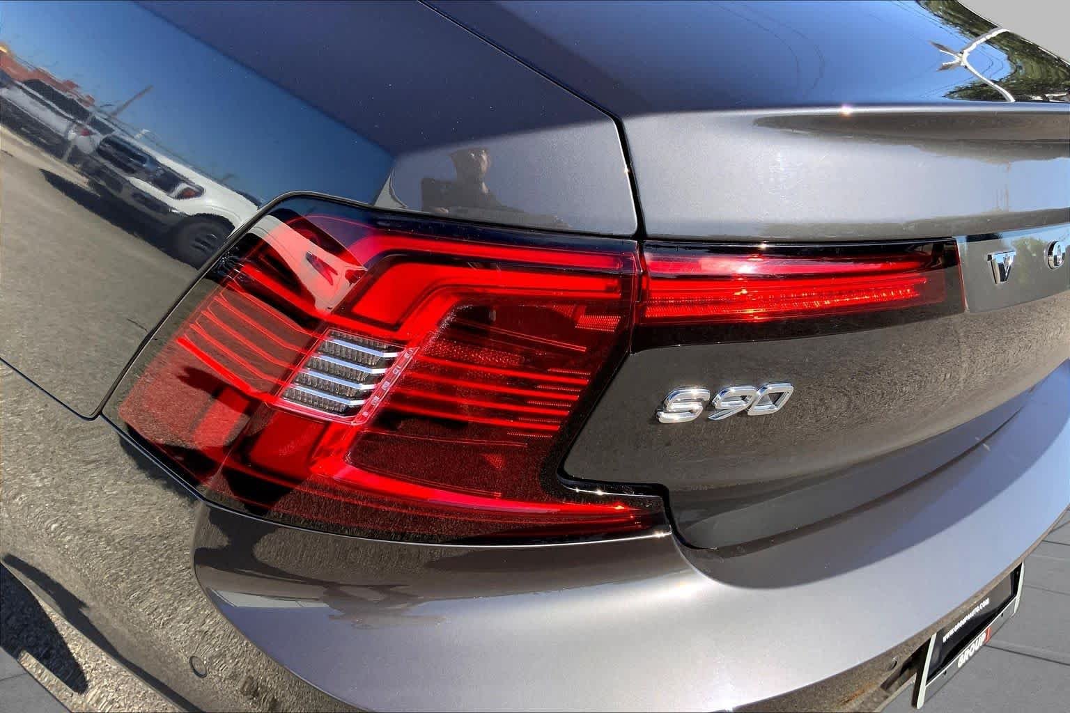 Used 2023 Platinum Grey Metallic Volvo Ultimate image 29