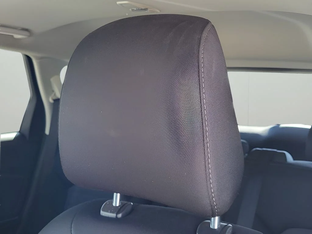 Used 2022 Oxford White Ford SE image 24