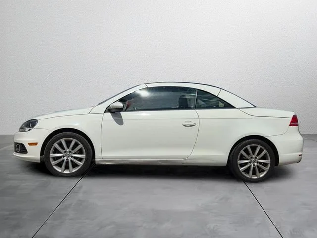 Used 2013  Volkswagen Sport image 2