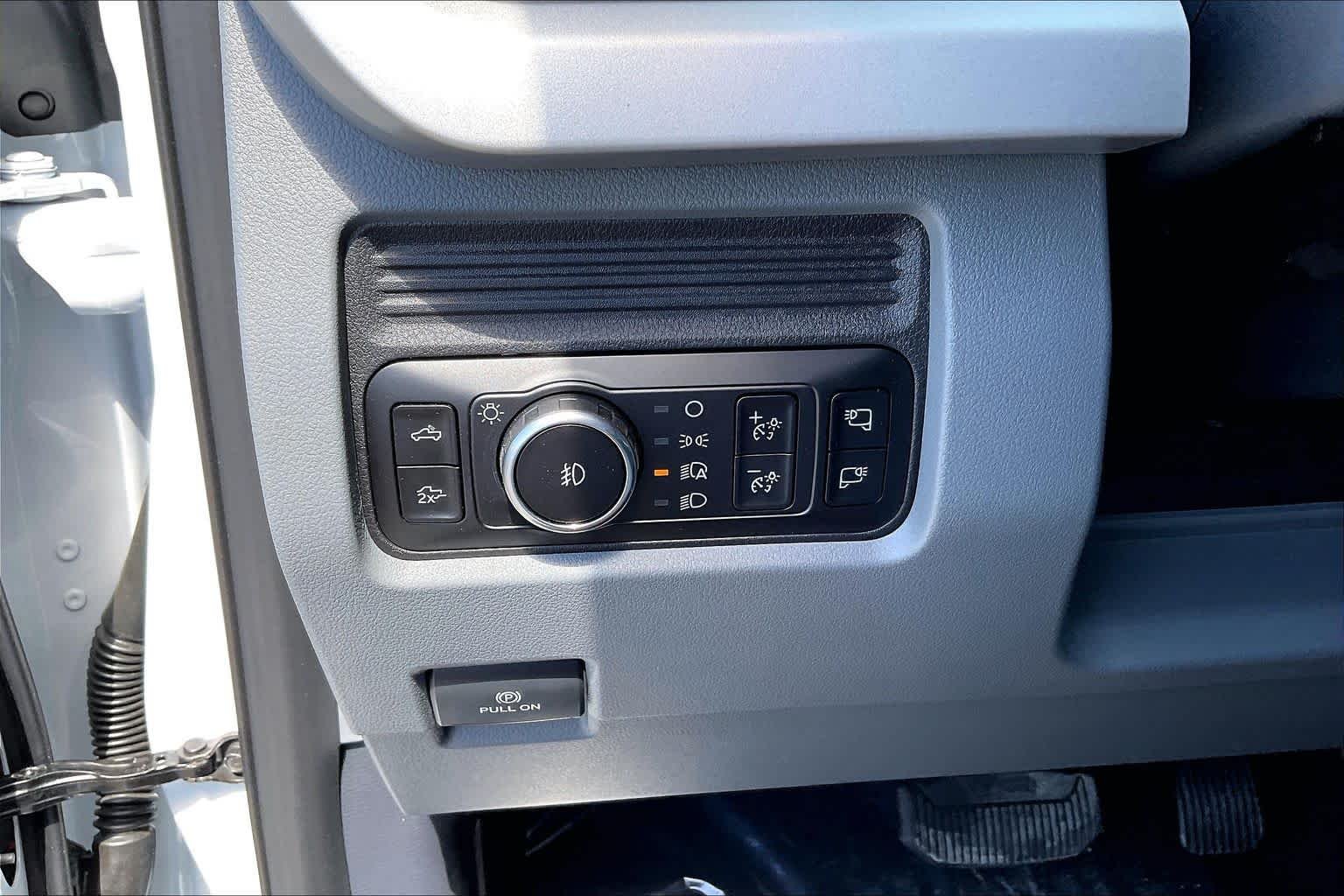 New 2026 Oxford White Ford XLT image 16