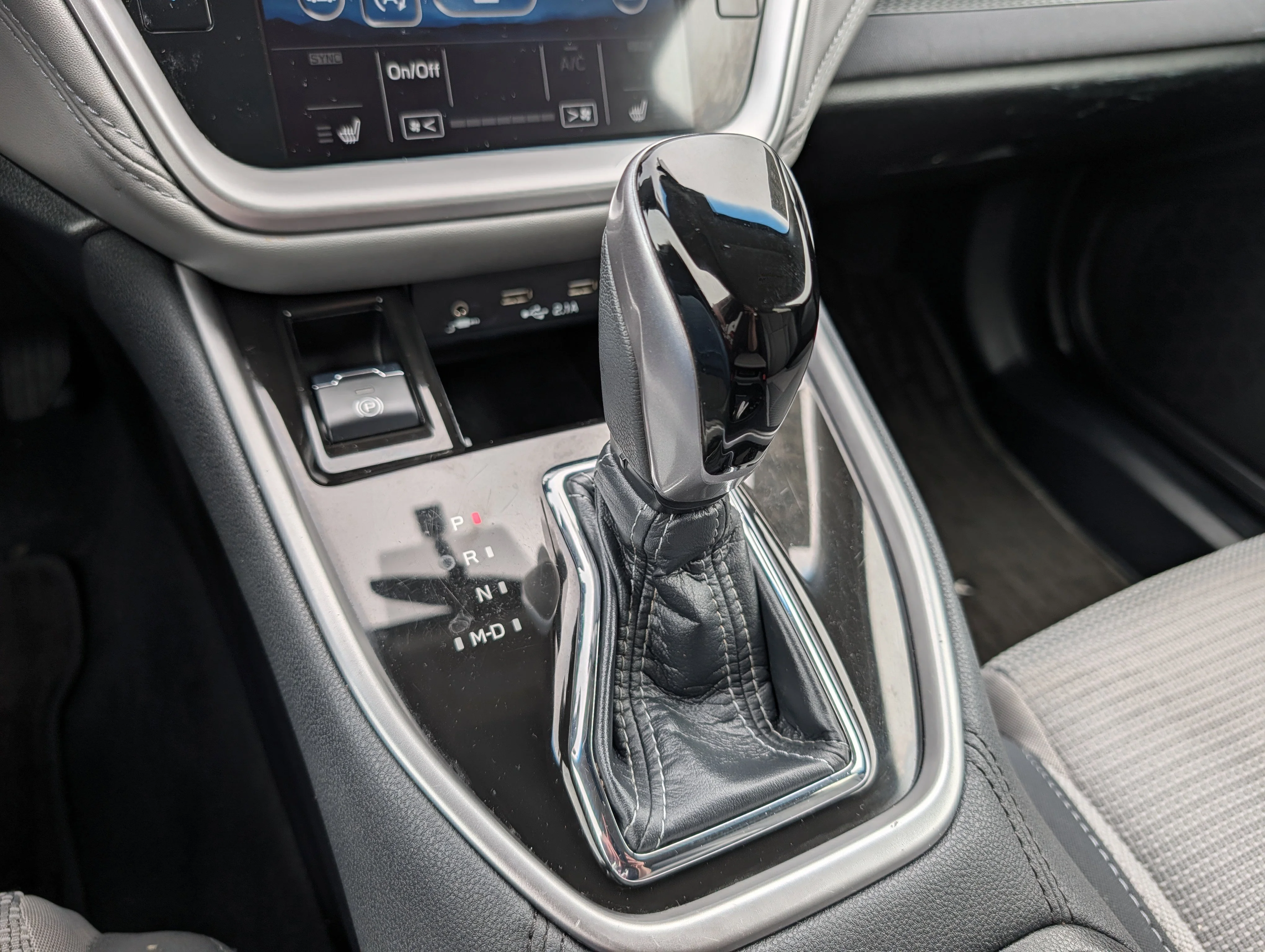Used 2022 Crystal Black Silica Subaru Premium image 31