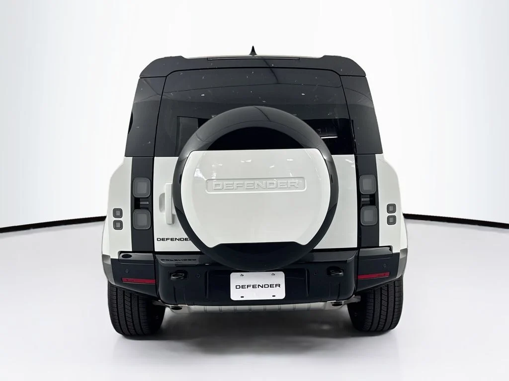 New 2026 Fuji White Land Rover X-Dynamic SE image 6