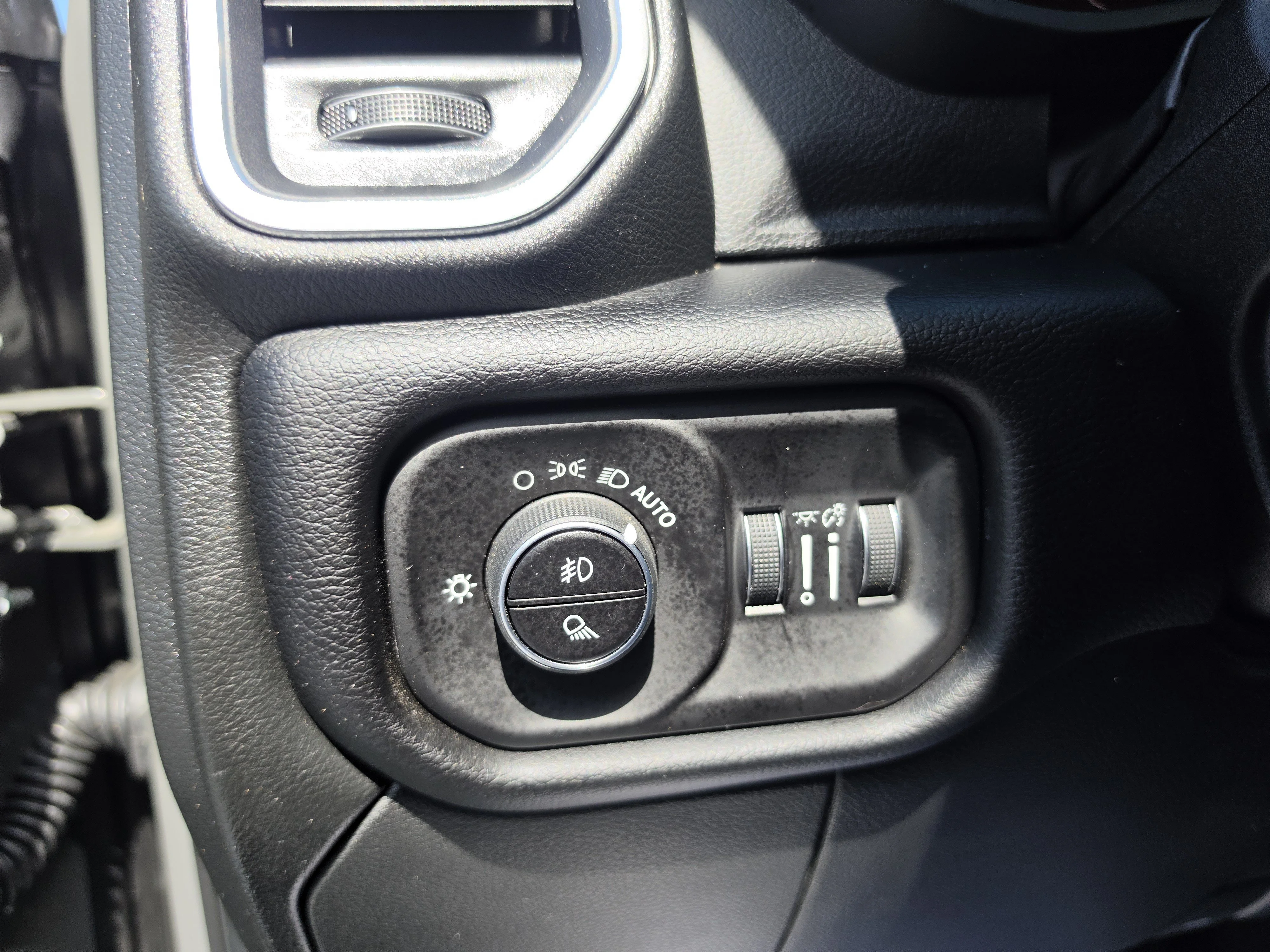 Used 2026 Ceramic Gray Clearcoat Ram Laramie image 20
