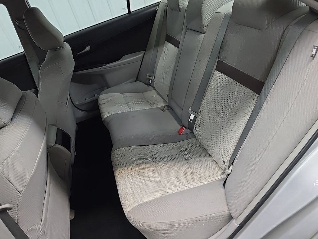 Used 2014 Silver Toyota LE image 34