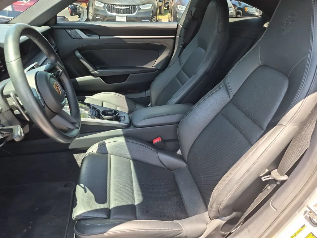 Used 2024  Porsche  image 11