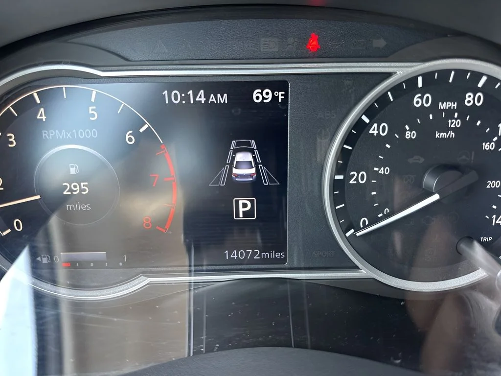 Used 2025 Silver Nissan 1.6 SV image 21