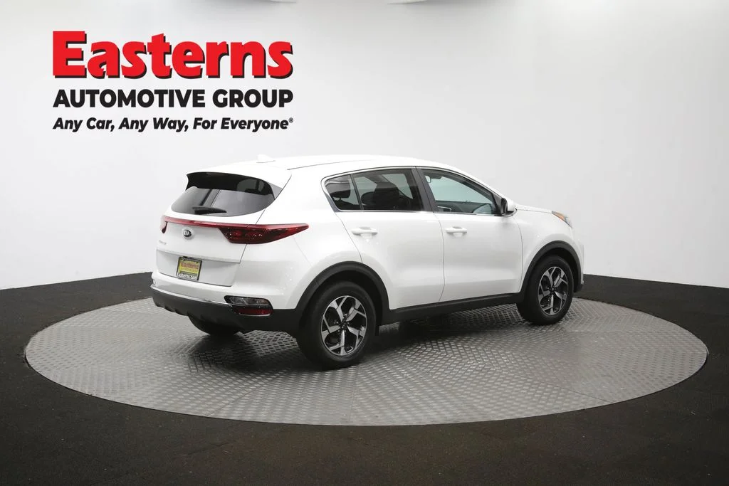 Used 2022 White Kia LX image 35