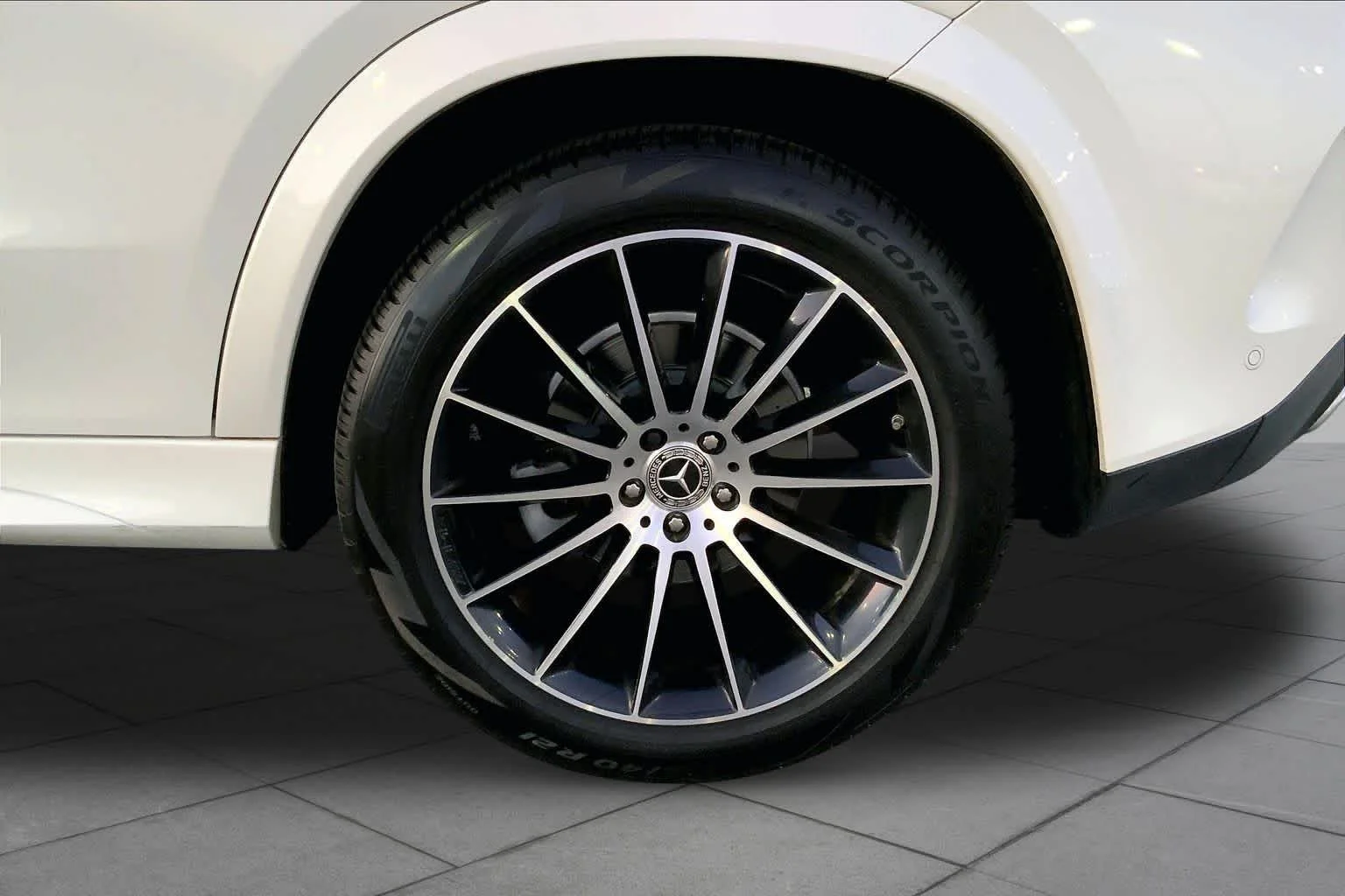 Used 2021 designo Diamond White Bright Mercedes-Benz GLE 350 image 10