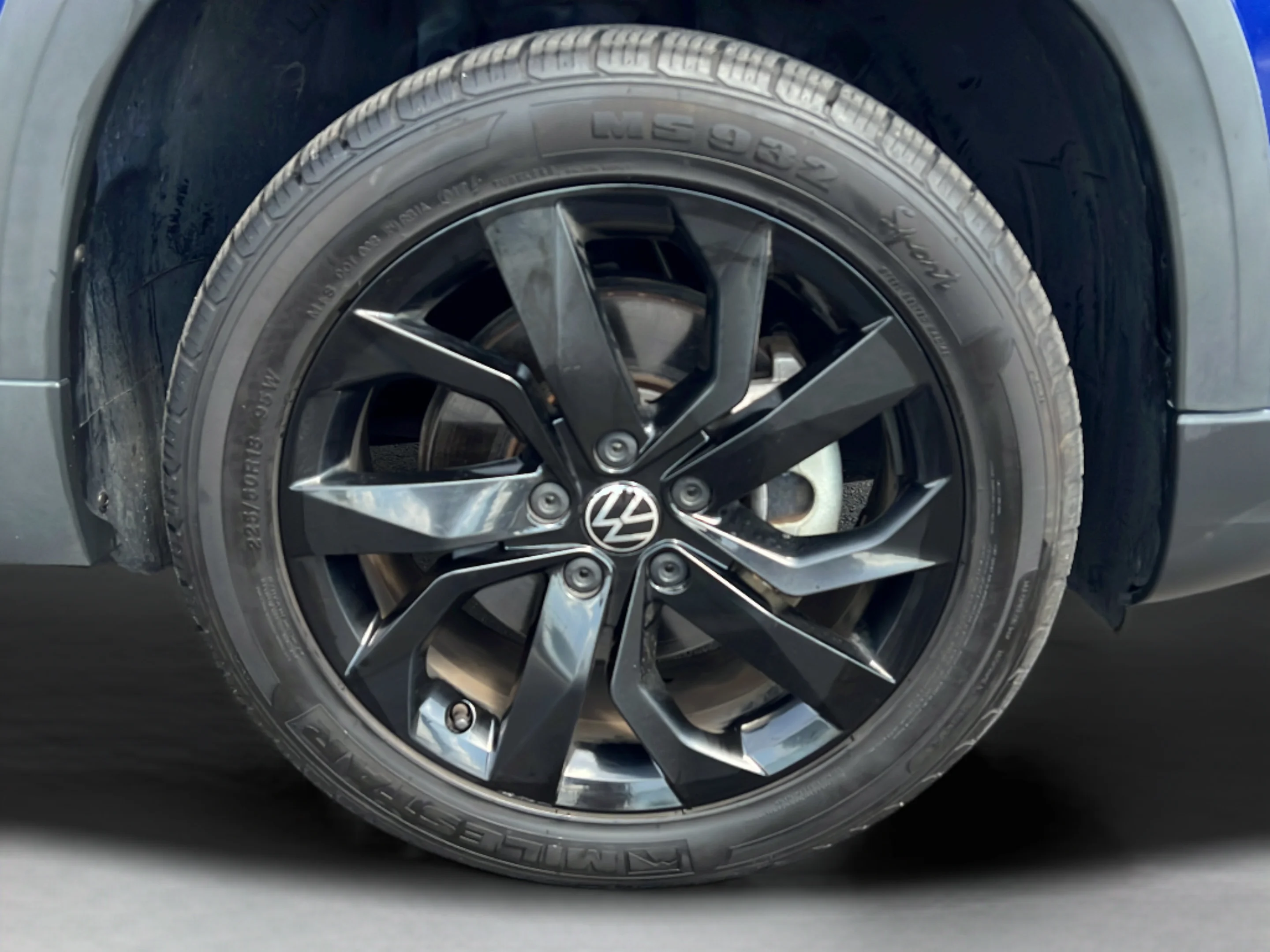 Used 2022 Blue Metallic Volkswagen SE image 23