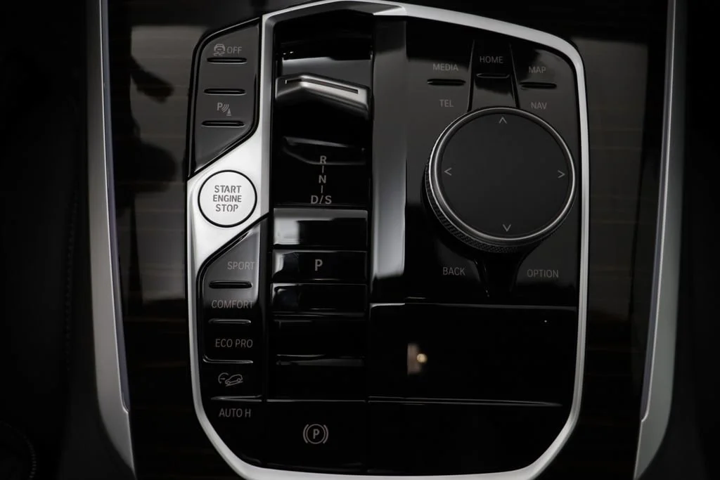 New 2026 BLACK SAPPHIRE BMW xDrive40i image 13