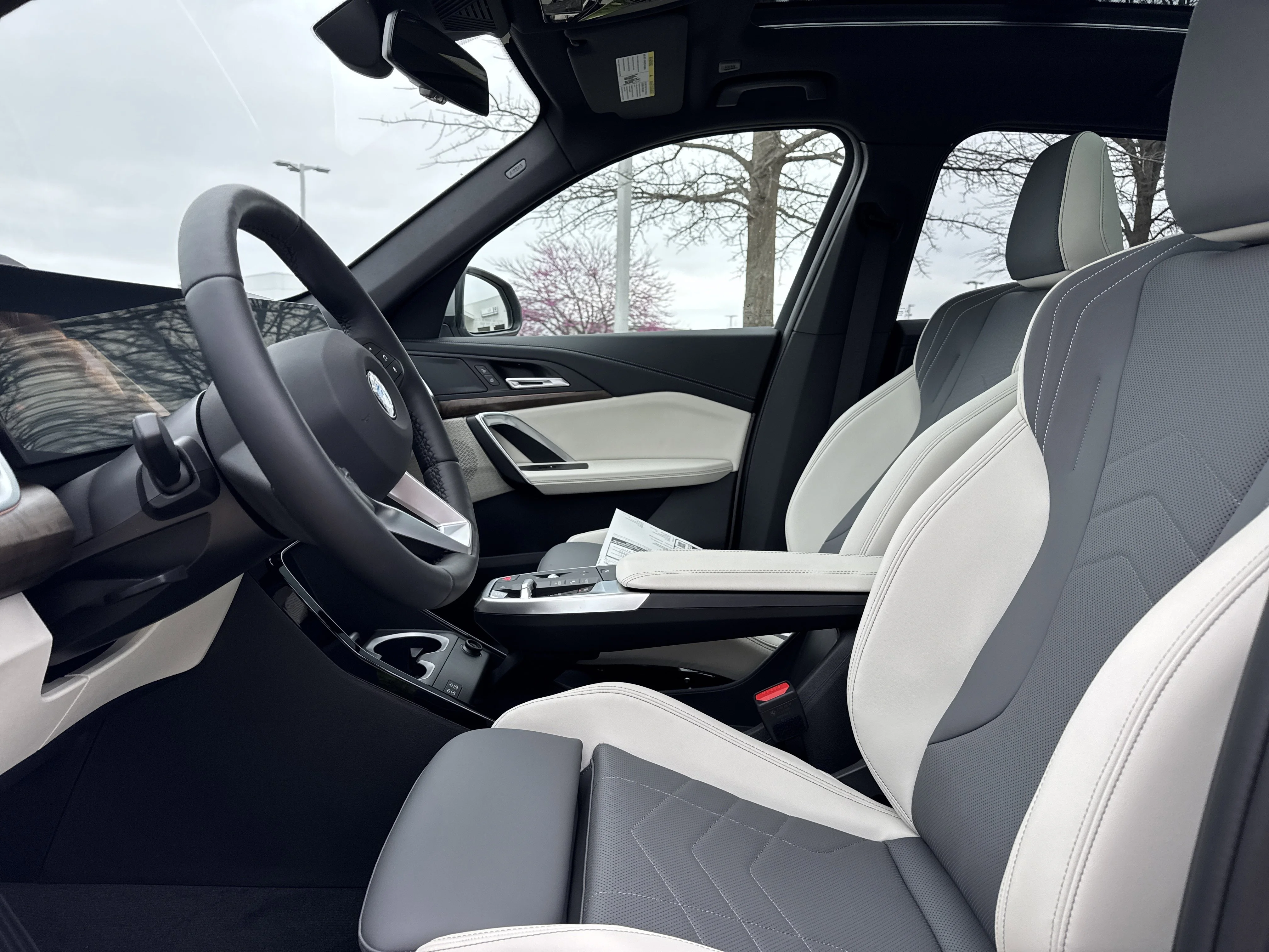 New 2026 SPACE SILVER BMW xDrive28i image 10