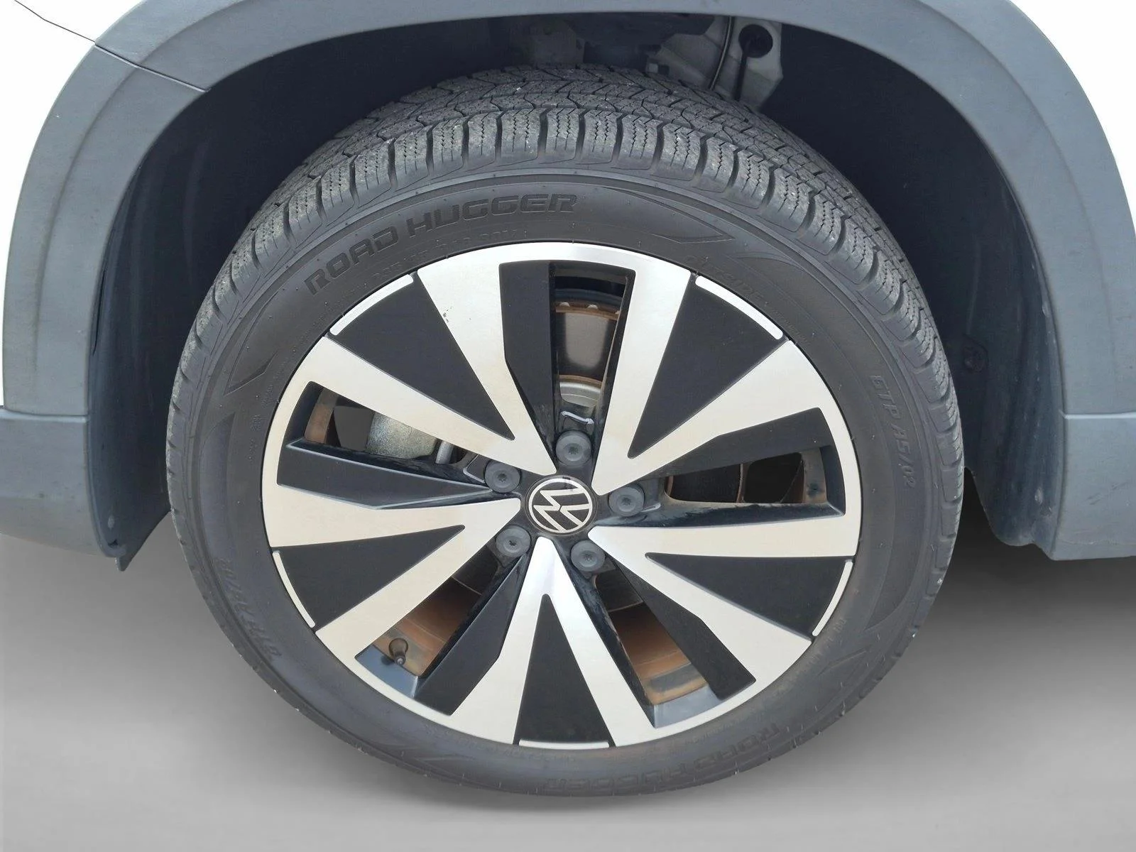 Used 2023 White Volkswagen SE image 10
