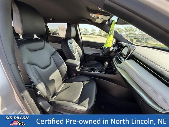 Used 2025 Silver Zynith Metallic Clearcoat Jeep Limited image 21