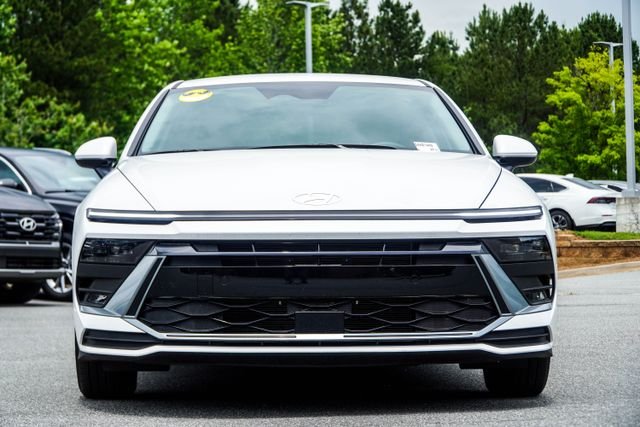Certified Used 2025 White Hyundai SE image 7