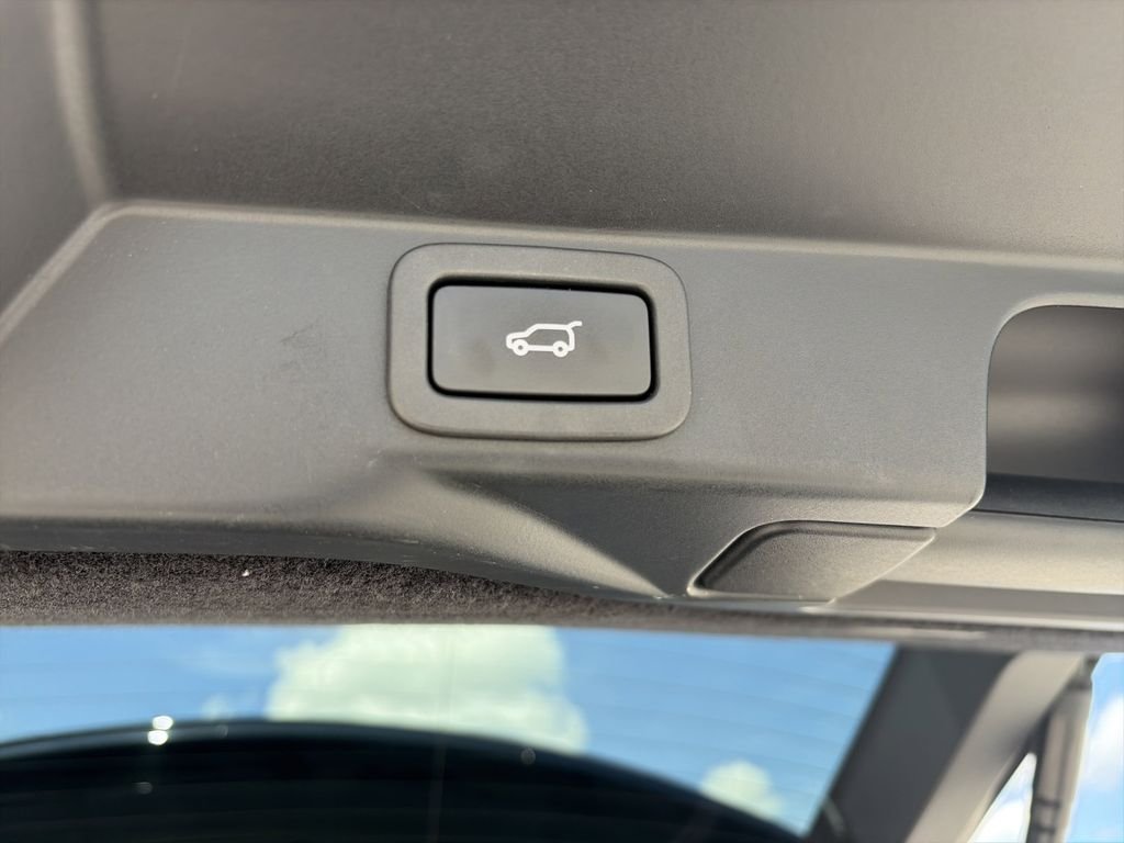 Used 2020  Land Rover HST image 31