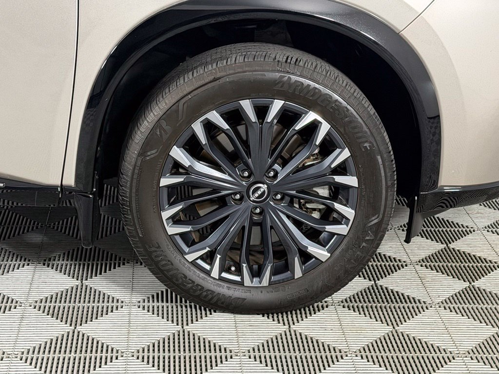 Used 2025 Gold Nissan Platinum image 13